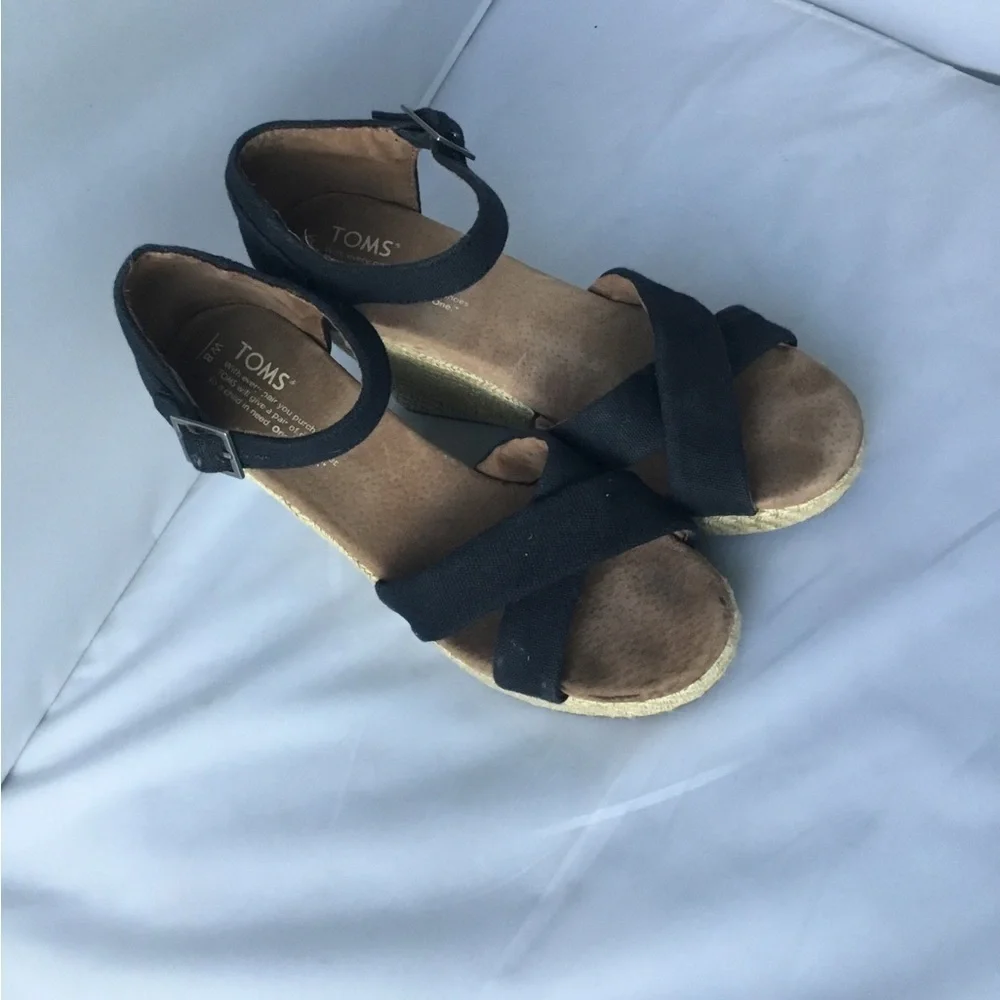 Toms‎ BLACK WEDGE SIZE 8
